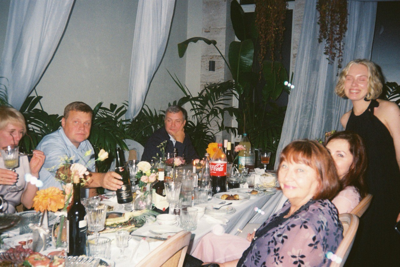 За тёплым семейным столом: история одного вечера. Свадебный фотограф Елена Рубцова