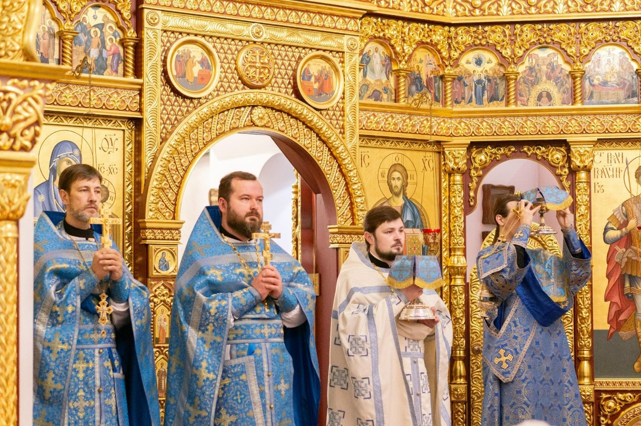 Божественная Литургия в Престольный Праздник в честь иконы Божией Матери именуемой «Скоропослушница». Саратовское Северо-Западное благочиние