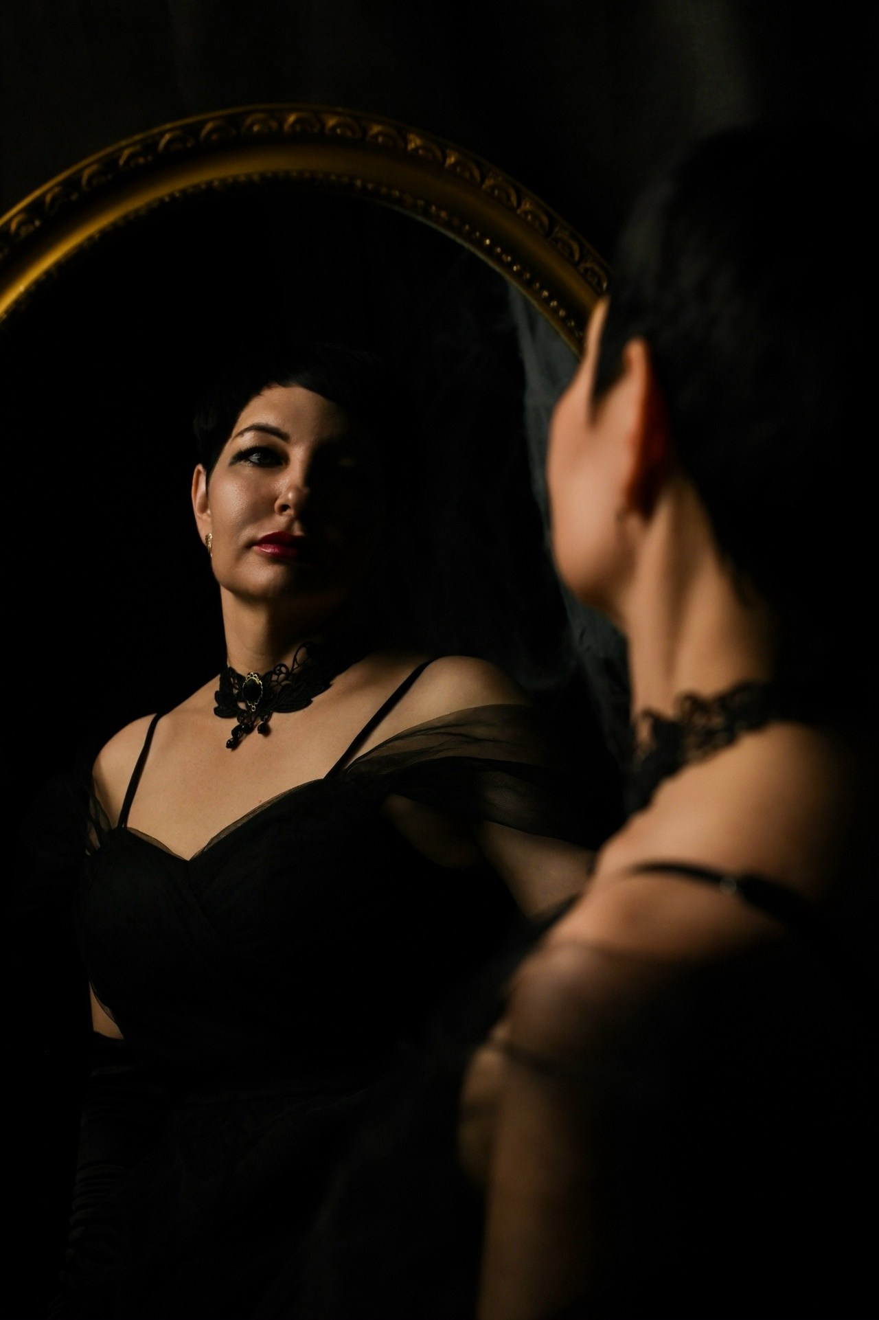 У зеркала…. Фотосессии в Тольятти Студия «ТВОЕ ФОТО»