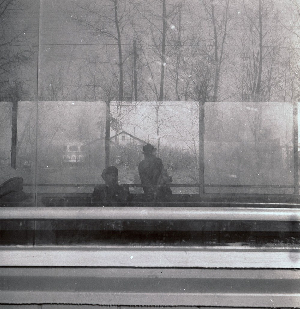 абстрактная уличная фотография с отражениями и светом в стиле Слюсарева