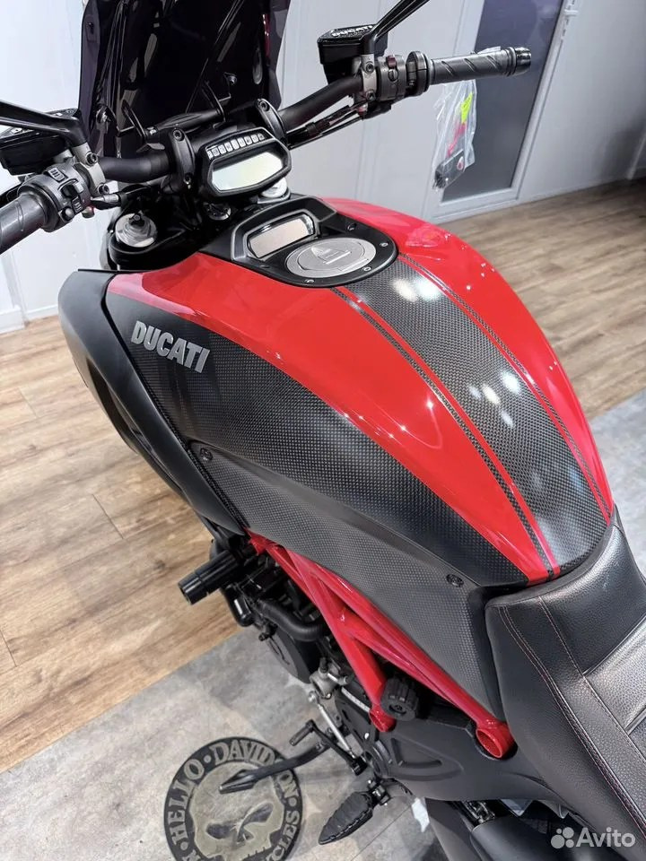 Купить 2016 Ducati Diavel Red Carbon — подробнее на сайте. Hello Davidson, Москва. Только хорошие мотоциклы…
