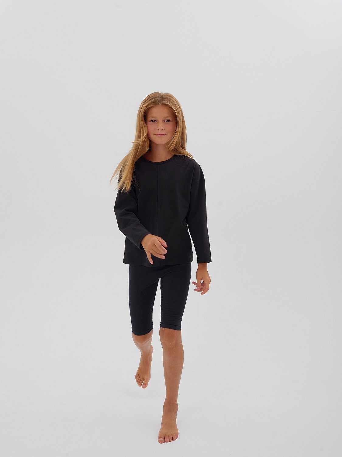 Детская одежда: лонгсливы и футболки. Портретный фотограф в Санкт-Петербурге