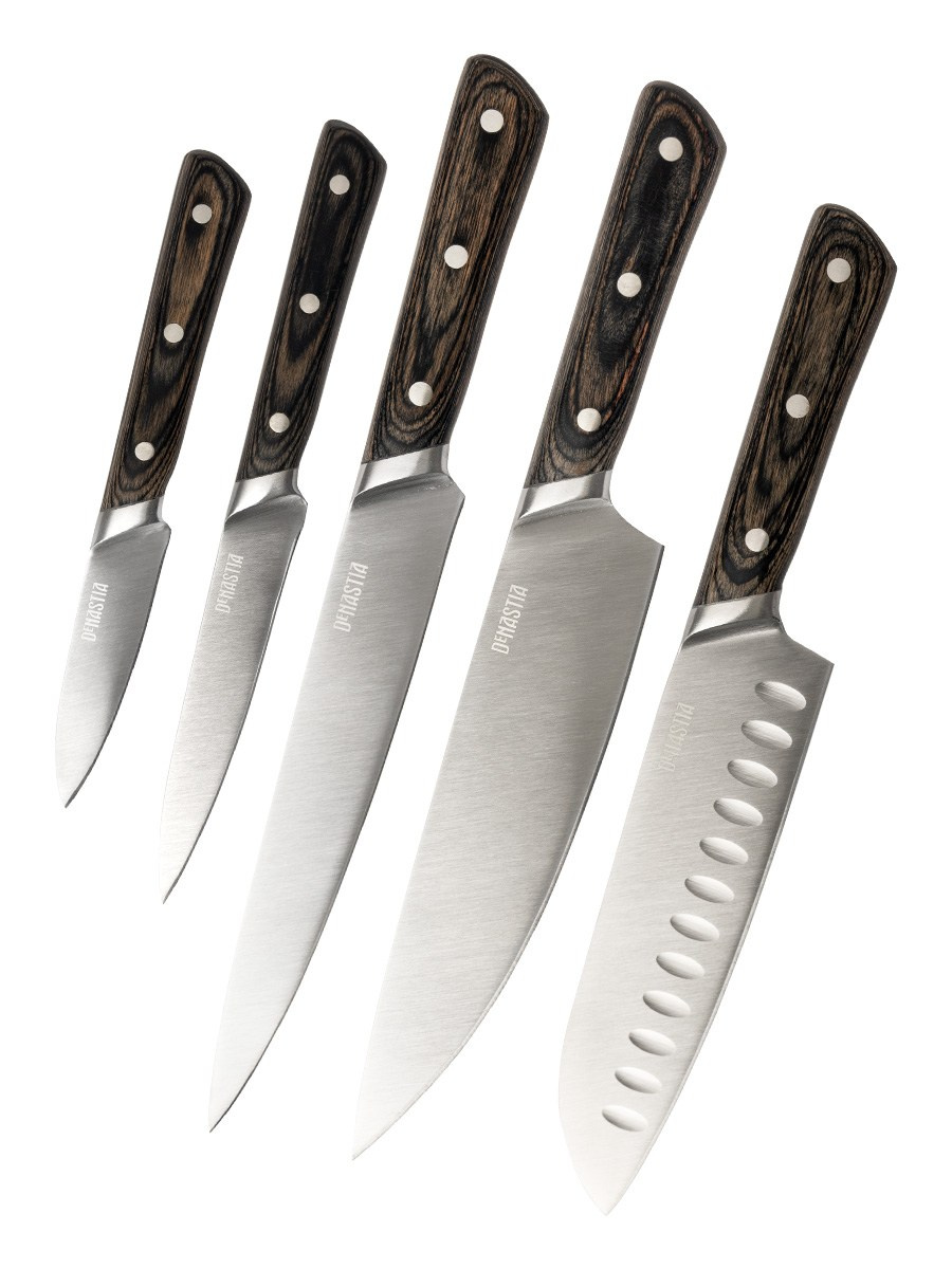 Ножи разного размера на белом фоне | Съемка для интернет-магазина