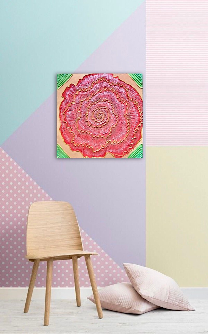 яркий цветок в детскую