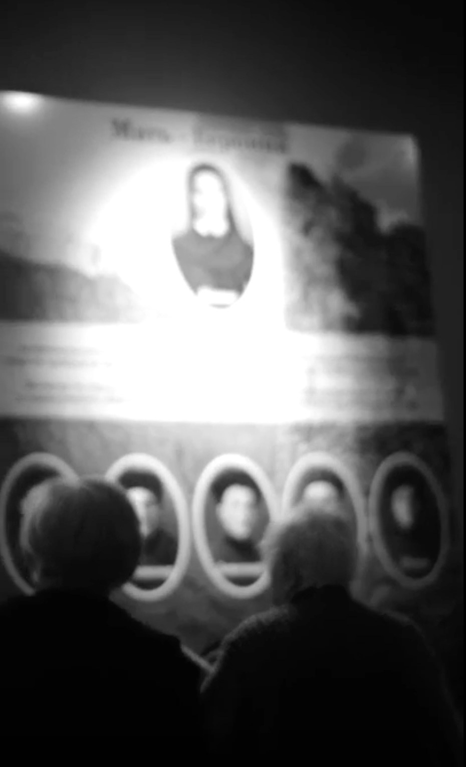 Ничего не было видно и приходилось прислушиваться. Художественная группа «Нежные Бабы»