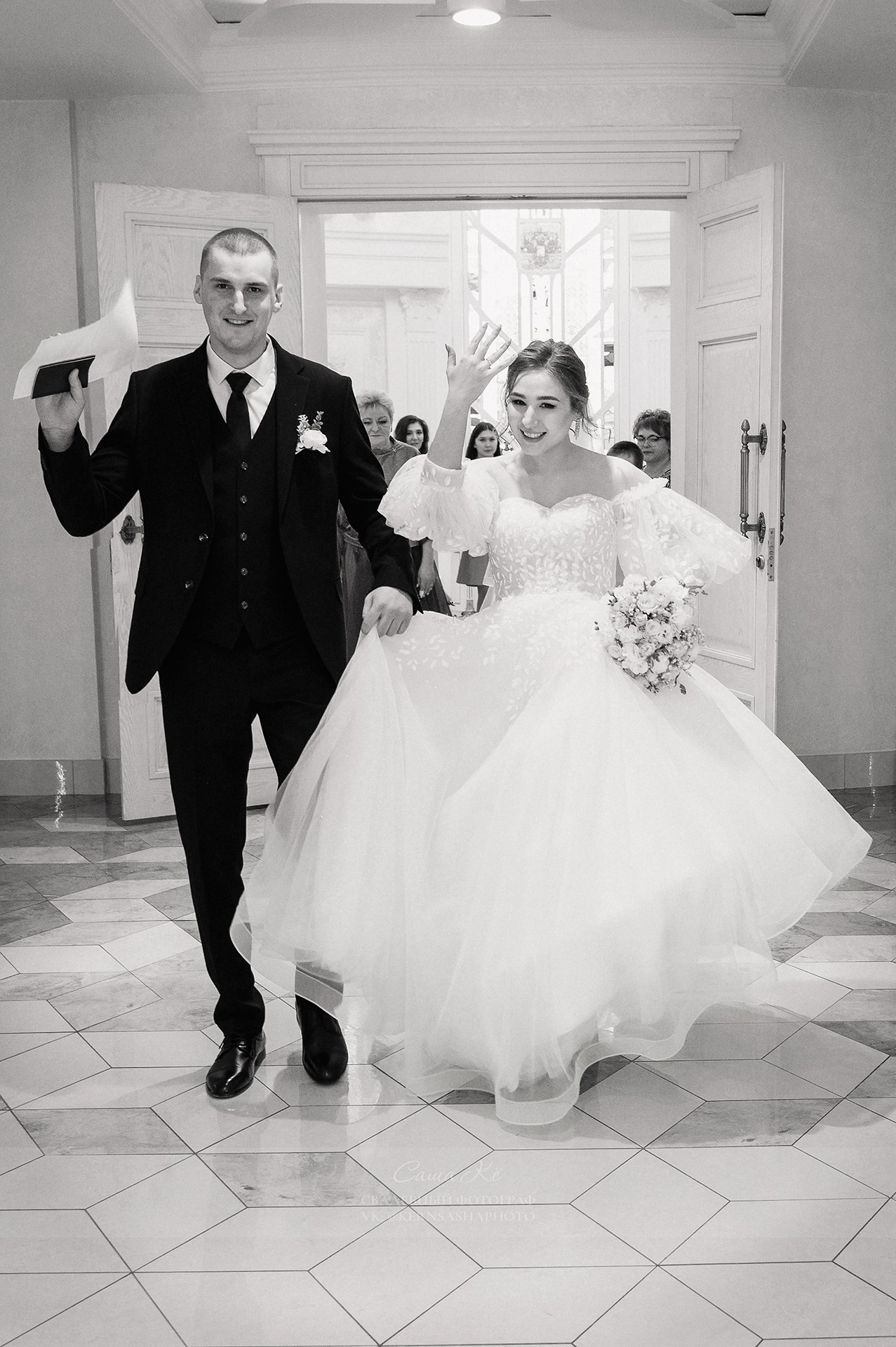 Фотосессия в студии: профессиональное освещение и безграничные возможности для творчества.