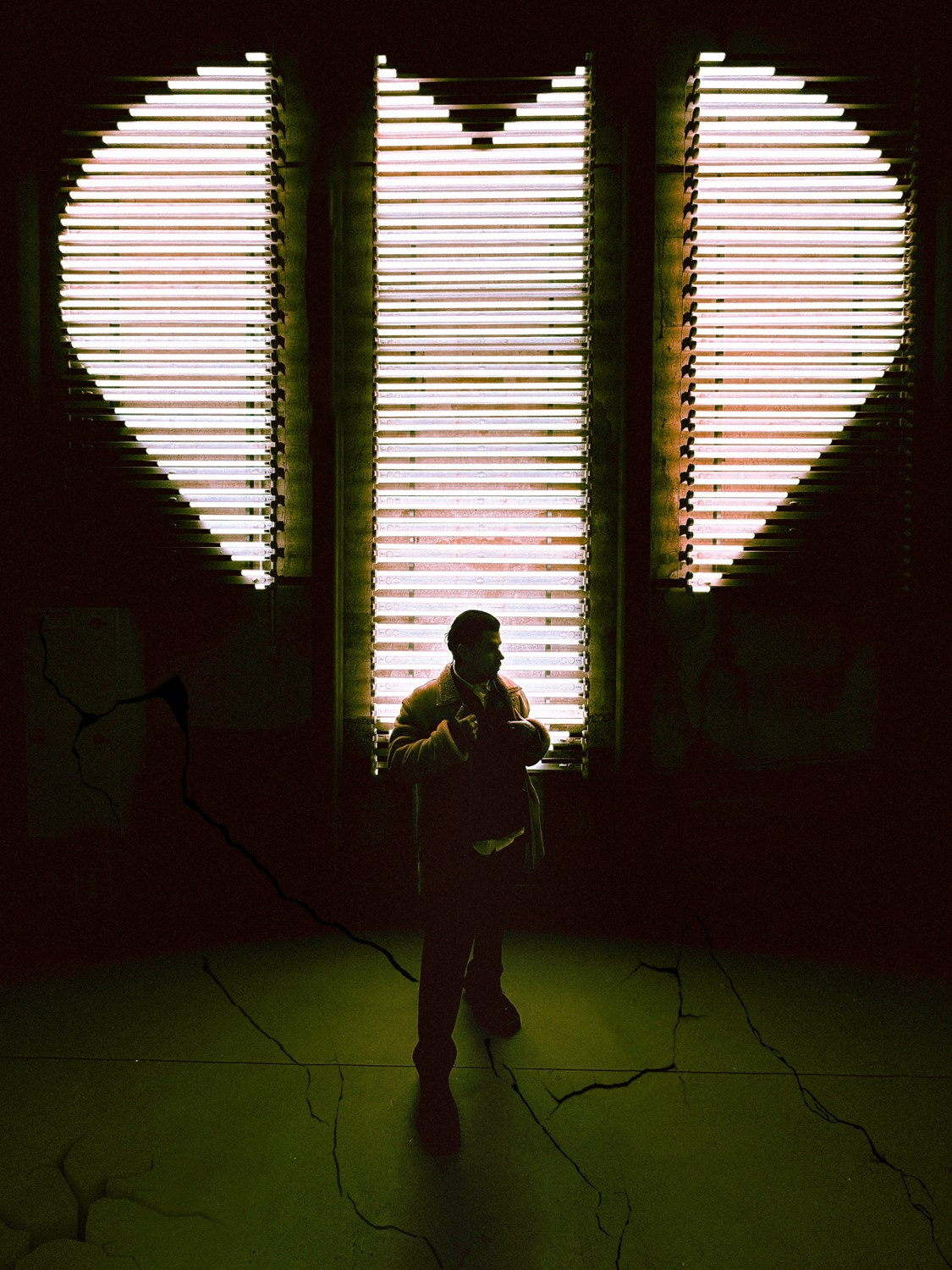 Современная концептуальная фотография о теле, уязвимости и идентичности. Визуальная практика на стиле честности, пост-иронии и искусства.Рекламная фотография, Концептуальная фотография, Современный художник, Психология, Коммерческий фотограф, Репортажный фотограф, Стрит фотография, Арт, Сюрреализм, Мобильная фотография, Снято на айфон, Дима Бурза