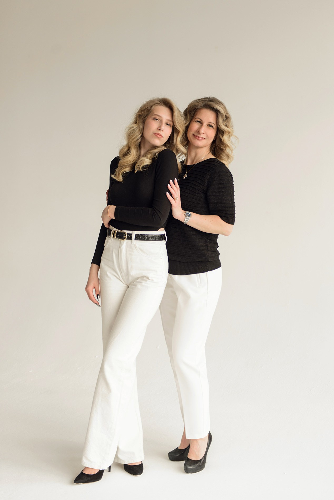 photo shoot for mom and daughter in the studio