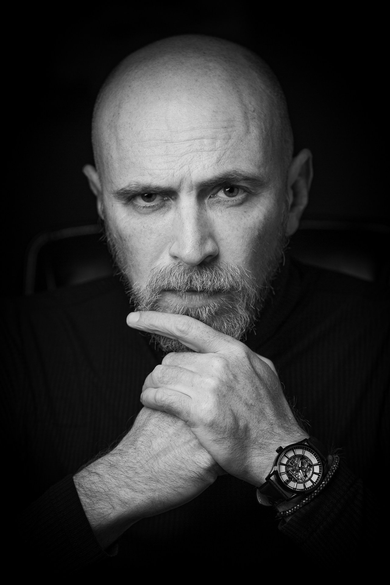 Портретная фотосессия для владельца бренда George Kini. Рекламный, предметный, репортажный, семейный фотограф и художник в Москве