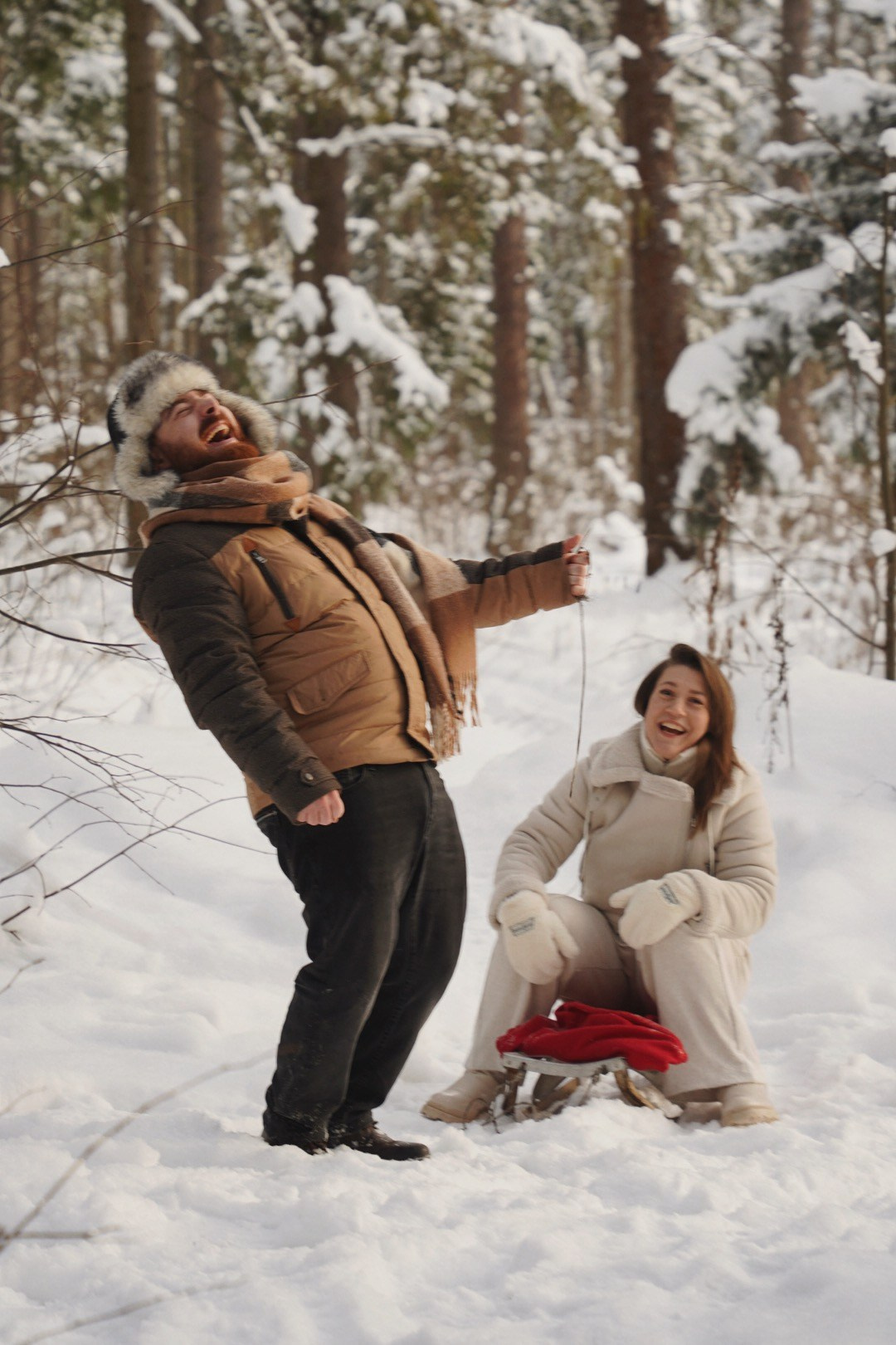 Love Story в зимнем лесу: Даша и Ника. Событийный фотограф Анна Курникова