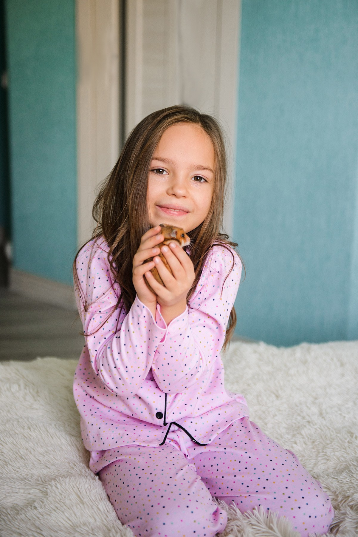 Family photo shoot at home , mom and daughter, in pajamas, Photographer Elena Carruthers, Scotland