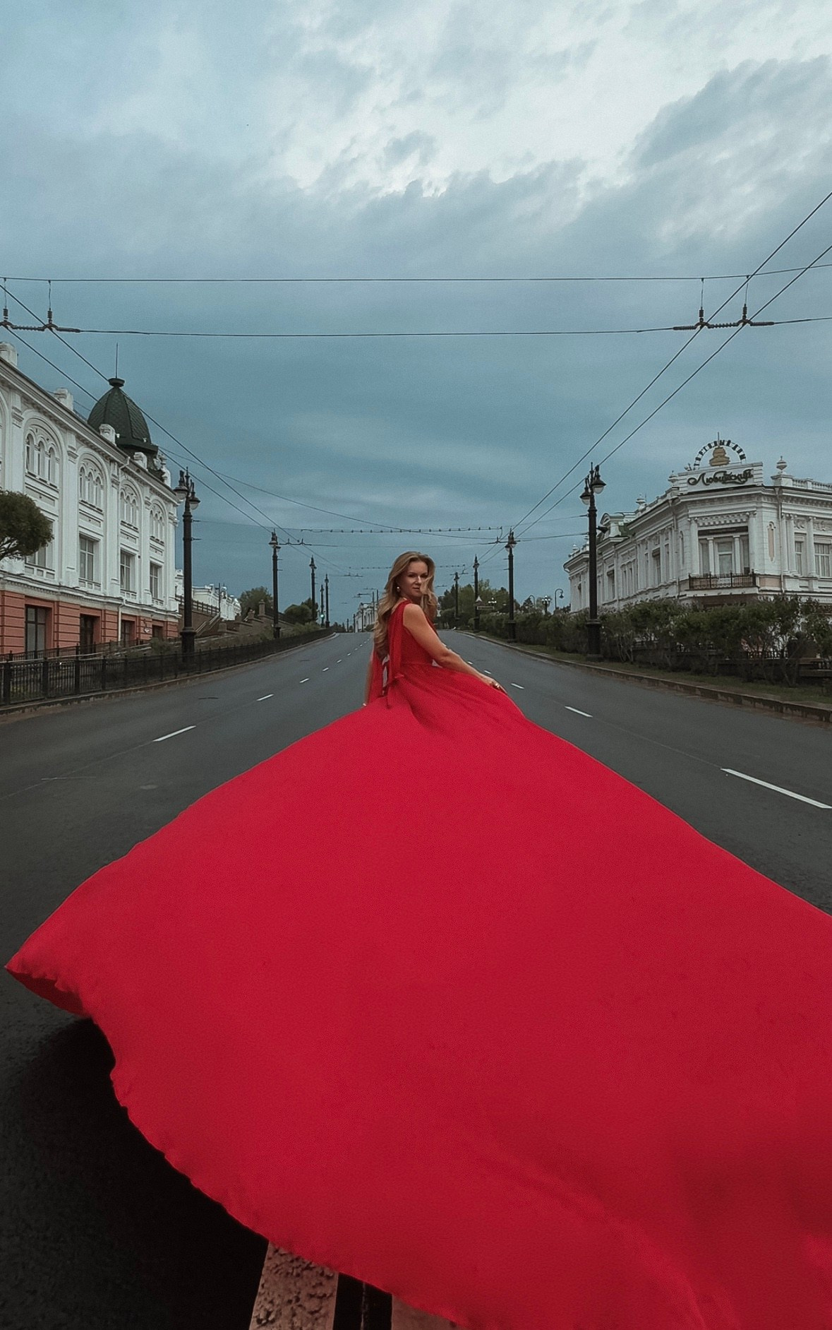 Летящие платья. Мобильный фотограф в Омске