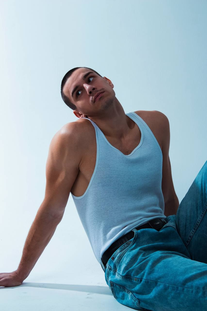 Портретная съемка — Роман. Портретный фотограф в Орле. Готовые фото за 3 дня! Помощь в позировании. Советы по организации