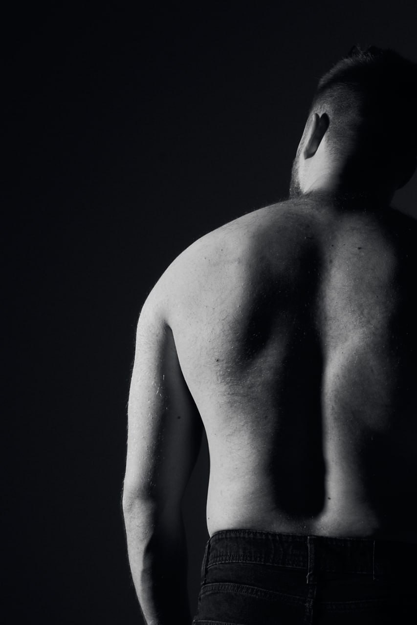 Мужской портрет ЧБ. Персональный и коммерческий фотограф в Тюмени Полина Лапардина