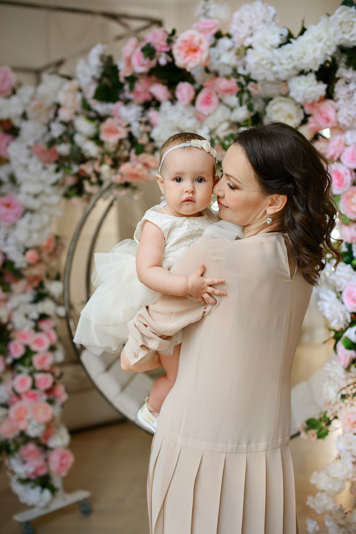family in a blooming flower arch. Photo shoot in the studio in the spring
