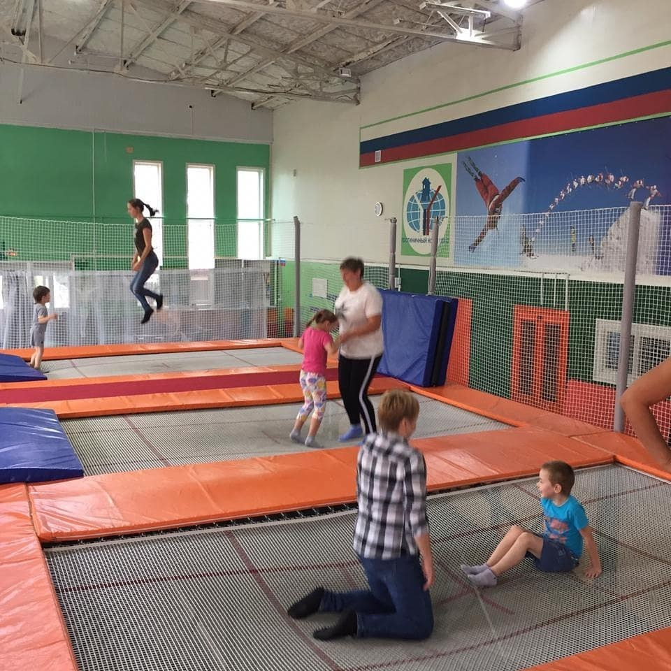 Каждую пятницу мы летим к новым вершинам! 🤸‍♂️✨