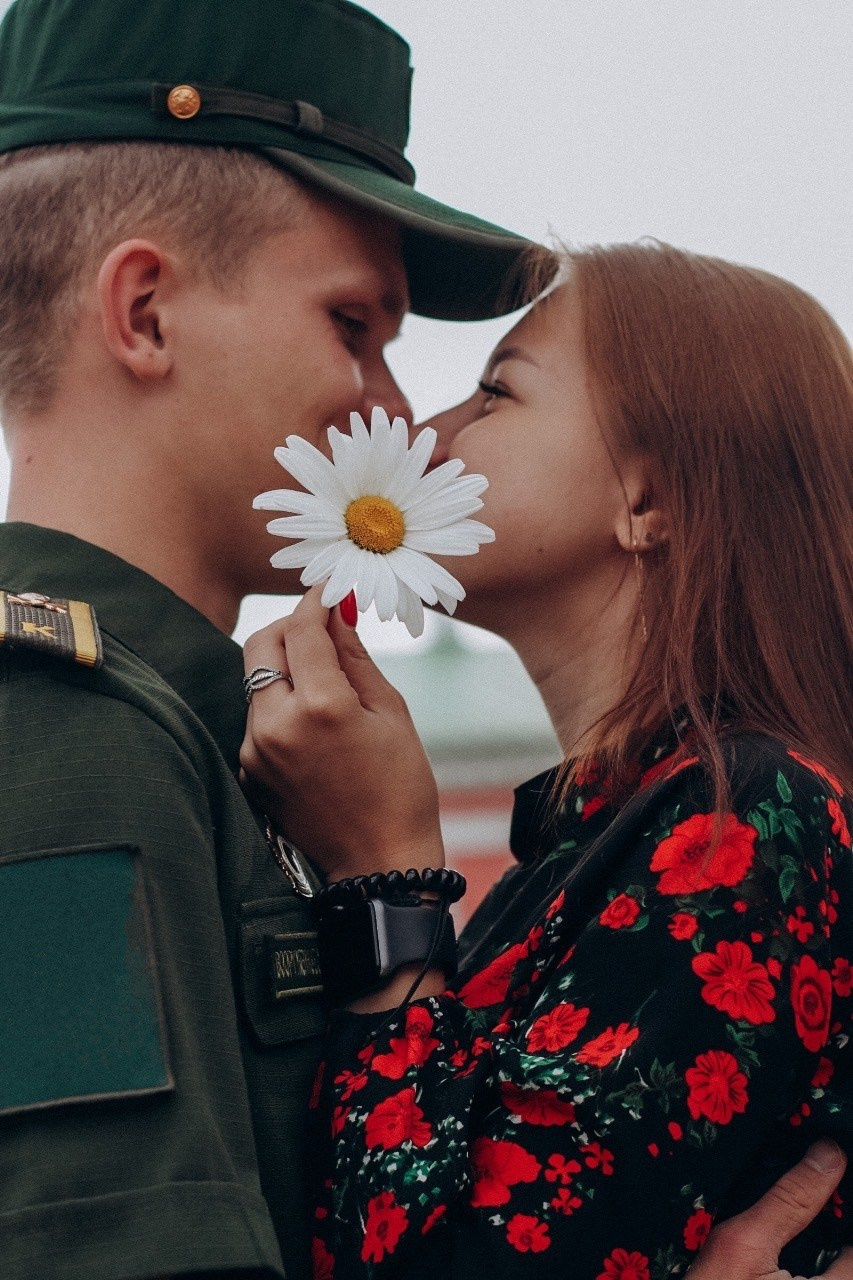 Фотосессия лавстори с военным на Красной площади. Фотограф в Москве и Домодедово Кристина Лоскутова