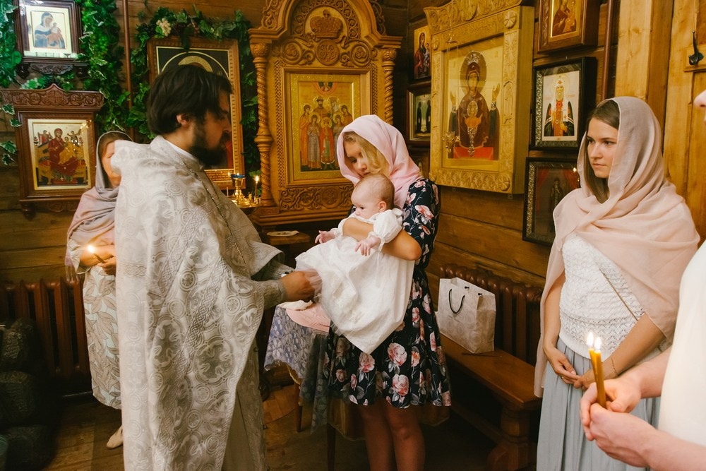 Крещение Церковь Иконы Божией Матери Казанской. Вырица. Фотограф на крещение в Санкт Петербурге