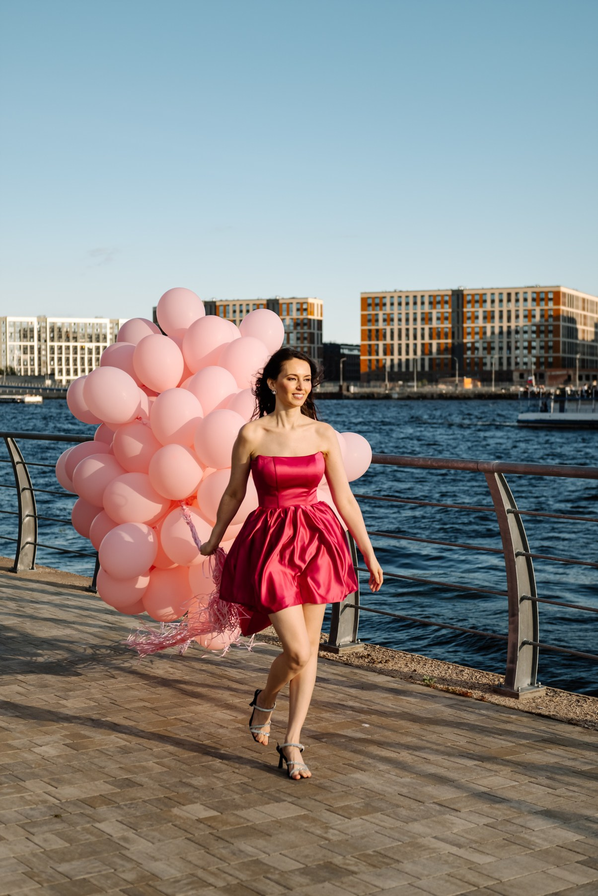 Индивидуальная. На заливе с шарами. Свадебный и сеейный фотограф в Санкт-Петербурге Елена Худякова
