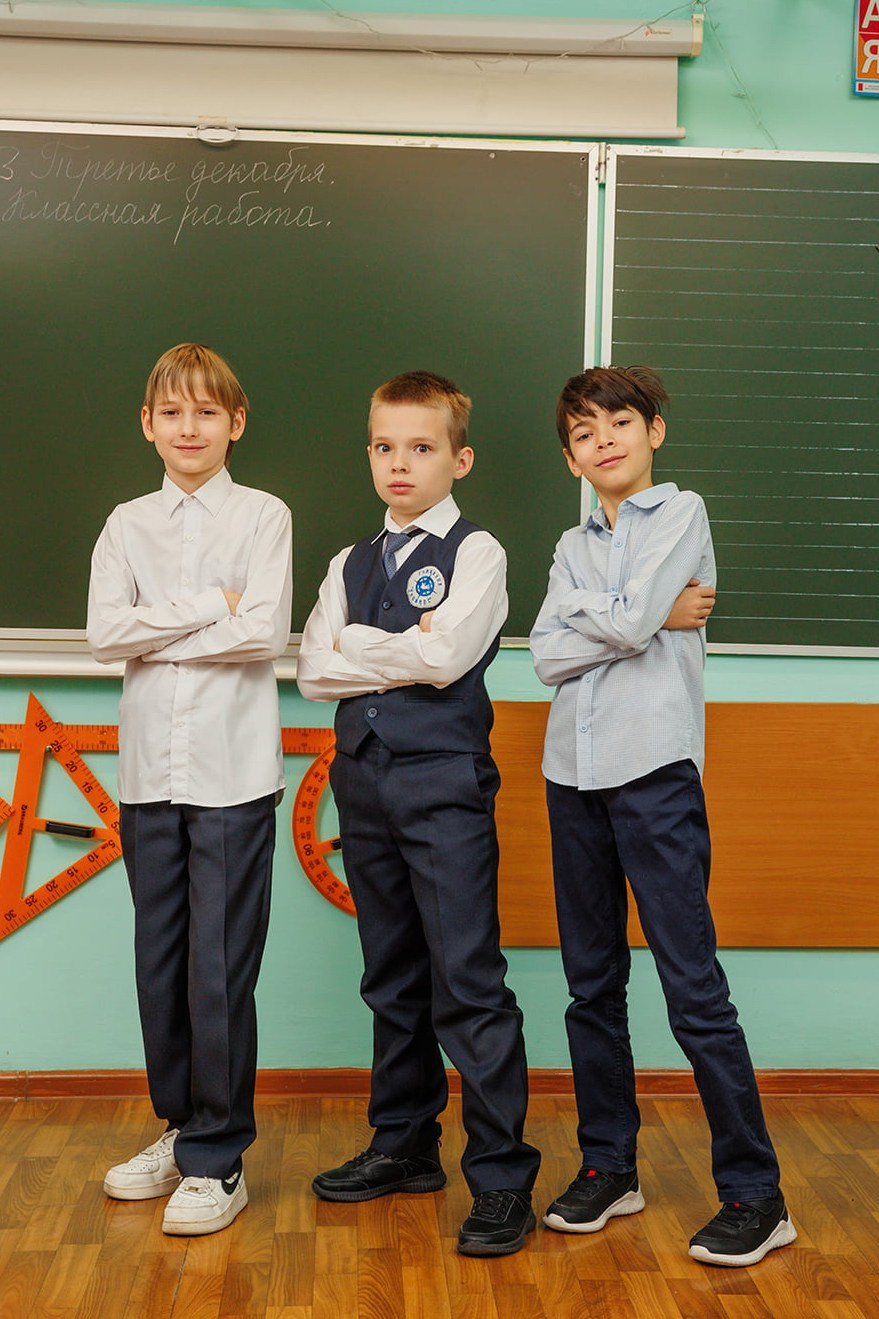 Выпускной альбом для 4 класса: фотосессии в школе и библиотеке. СИГМА | Студия выпускных альбомов Красноярск