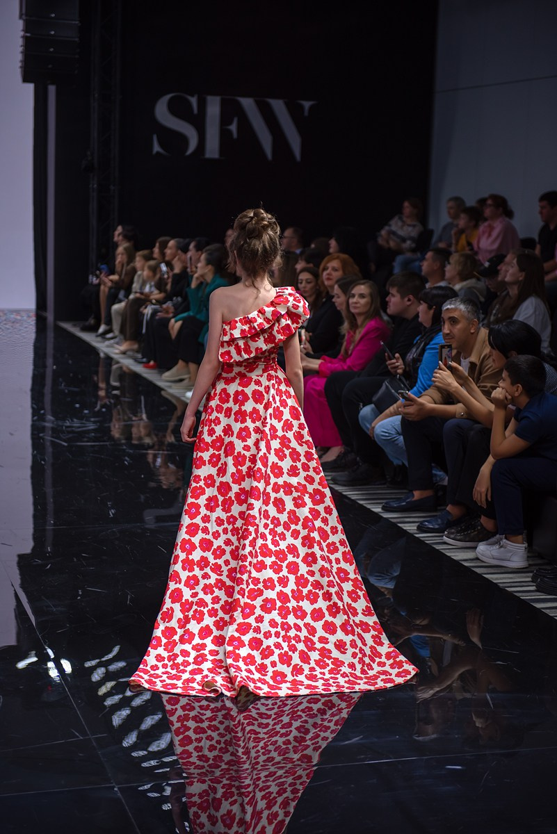 SochiFashionWeek2024 дизайнер Юлия Крылова. Семейный и коммерческий фотограф в Сочи Александр Бодунов