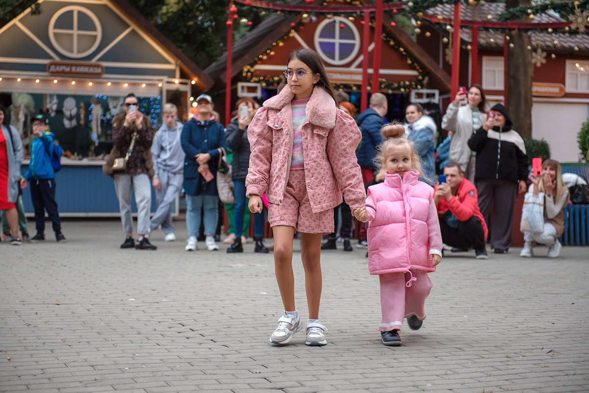 Парк Ривьера дефиле HAPPYkids. Семейный и коммерческий фотограф в Сочи Александр Бодунов