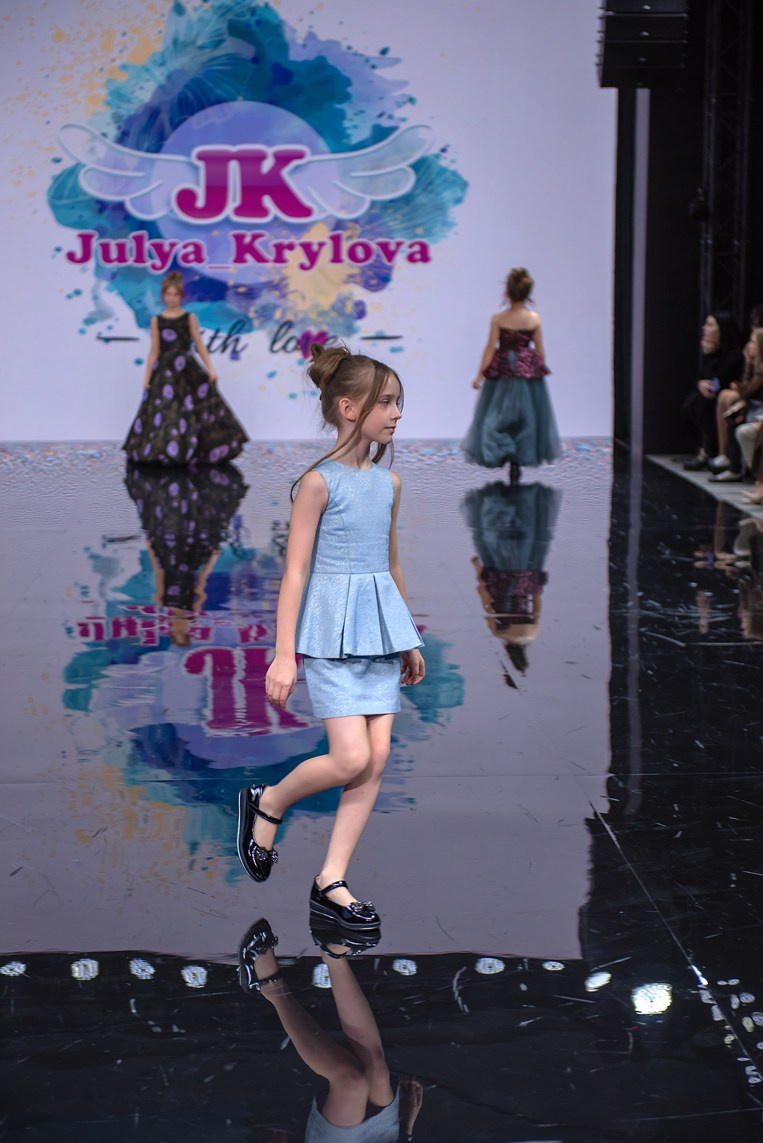 SochiFashionWeek2024 дизайнер Юлия Крылова. Семейный и коммерческий фотограф в Сочи Александр Бодунов