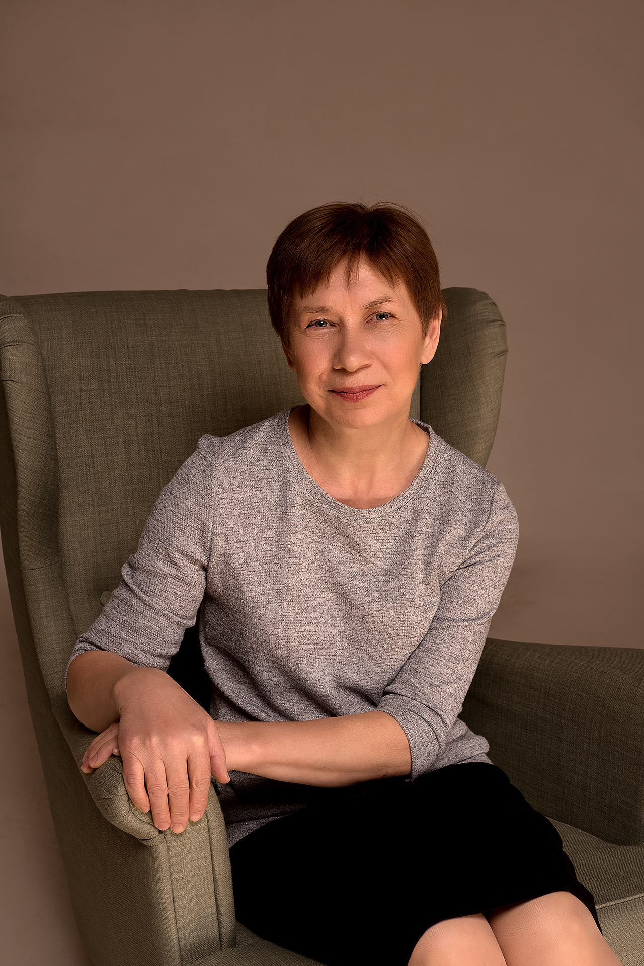 Фотосессия в циклораме. Дочка, мама и бабушка. Фотограф Юлия Кондратьева