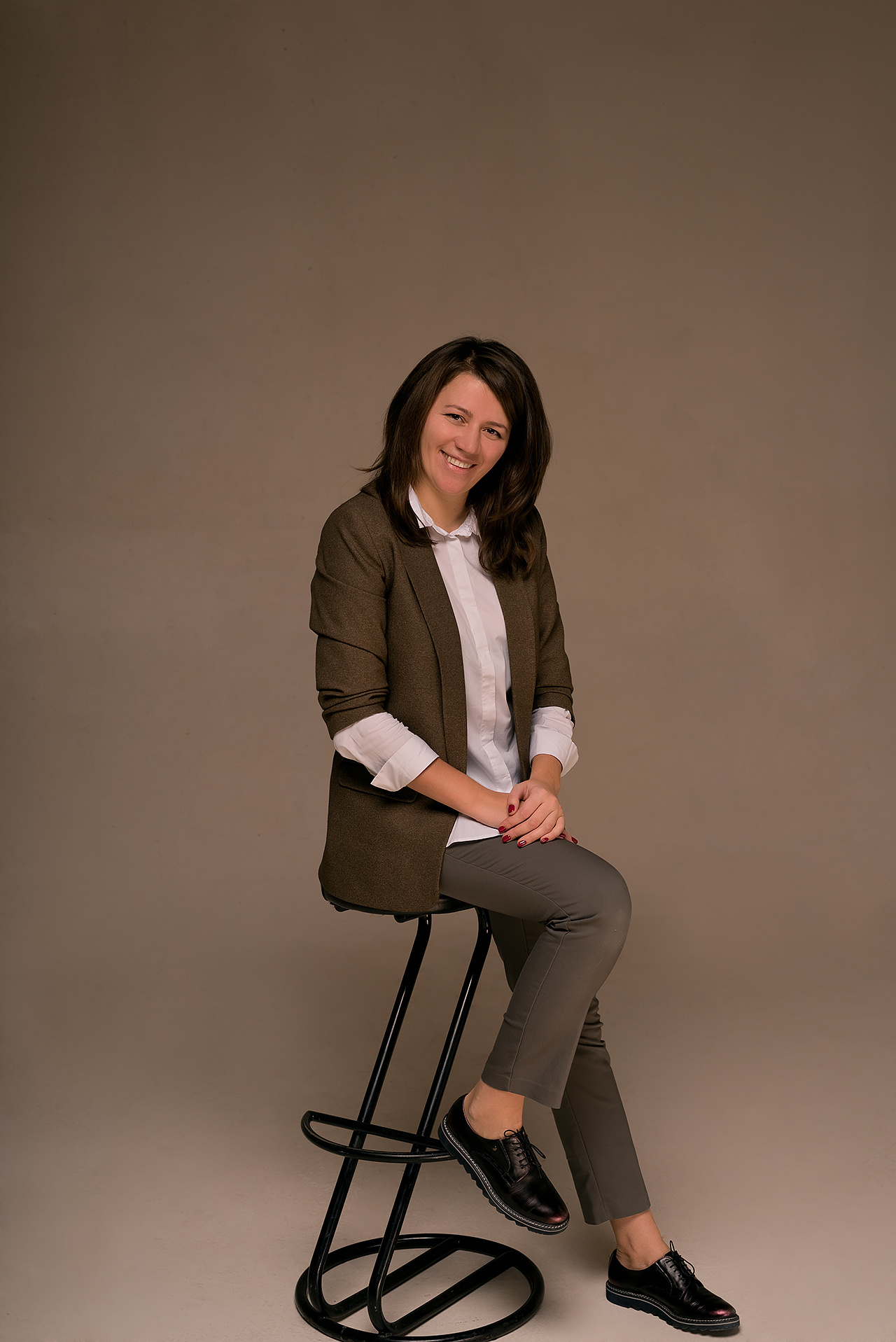 Фотосессия в циклораме. Дочка, мама и бабушка. Фотограф Юлия Кондратьева