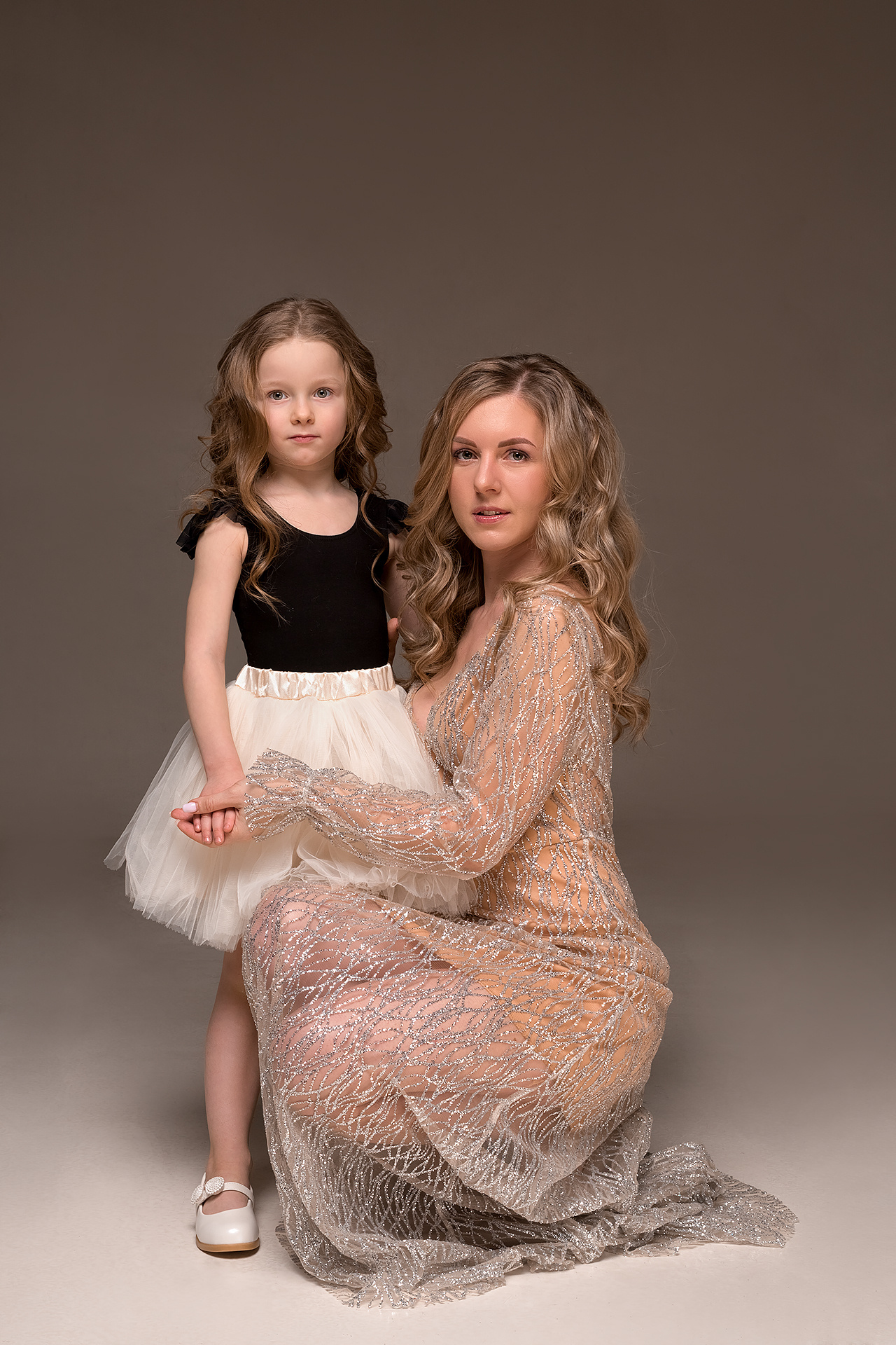 Семейная фотосессия в студии. Фотограф Юлия Кондратьева