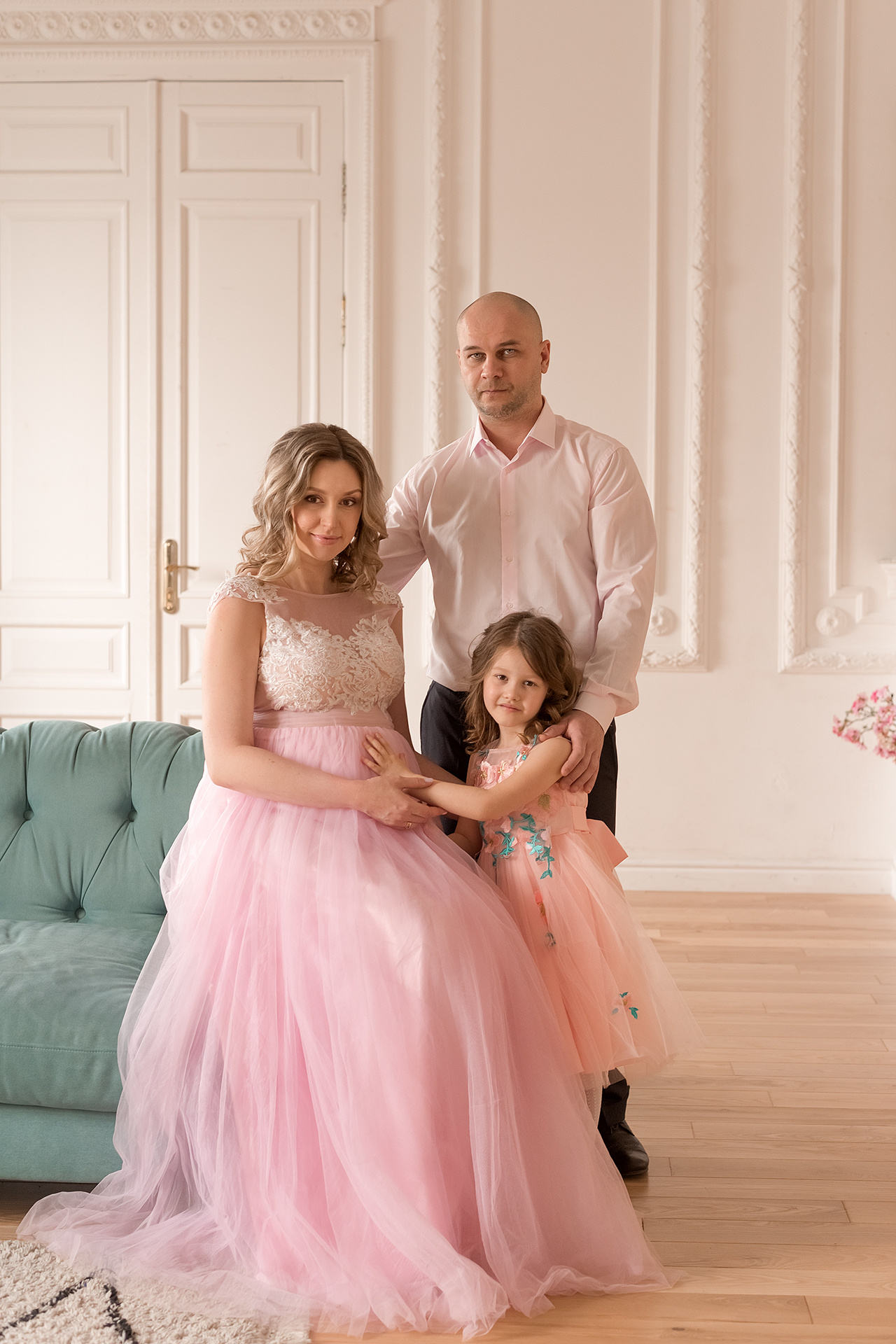 Семейная фотосессия в студии Санкт-Петербурга. Фотограф Юлия Кондратьева