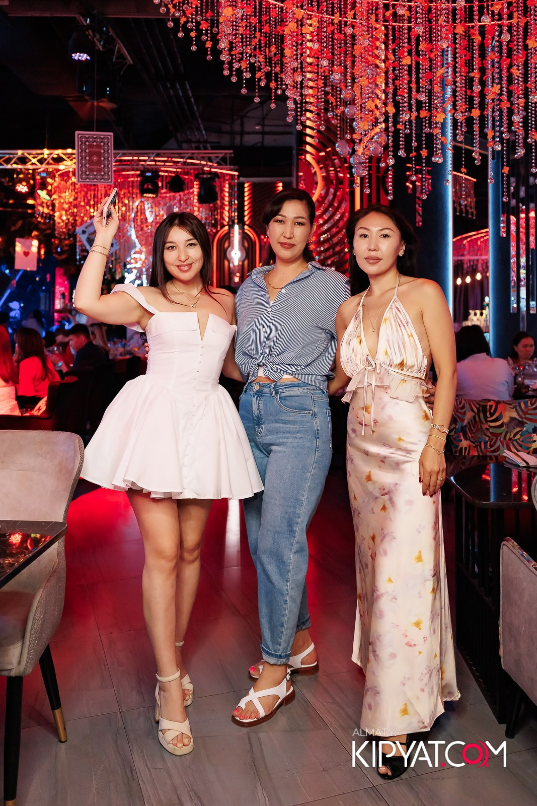 FRIENDS BAR & TERRACE. КИПЯТКОМ АЛМАТЫ!