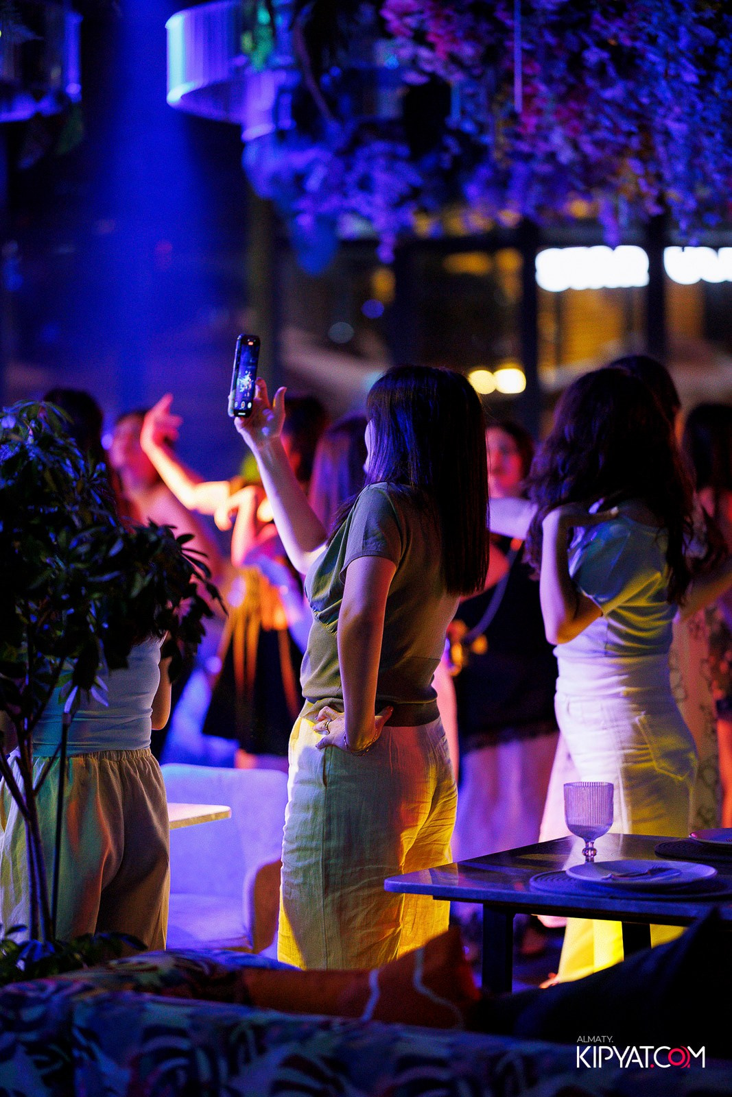 FRIENDS BAR & TERRACE. КИПЯТКОМ АЛМАТЫ! Фотосъемка мероприятий в Алматы