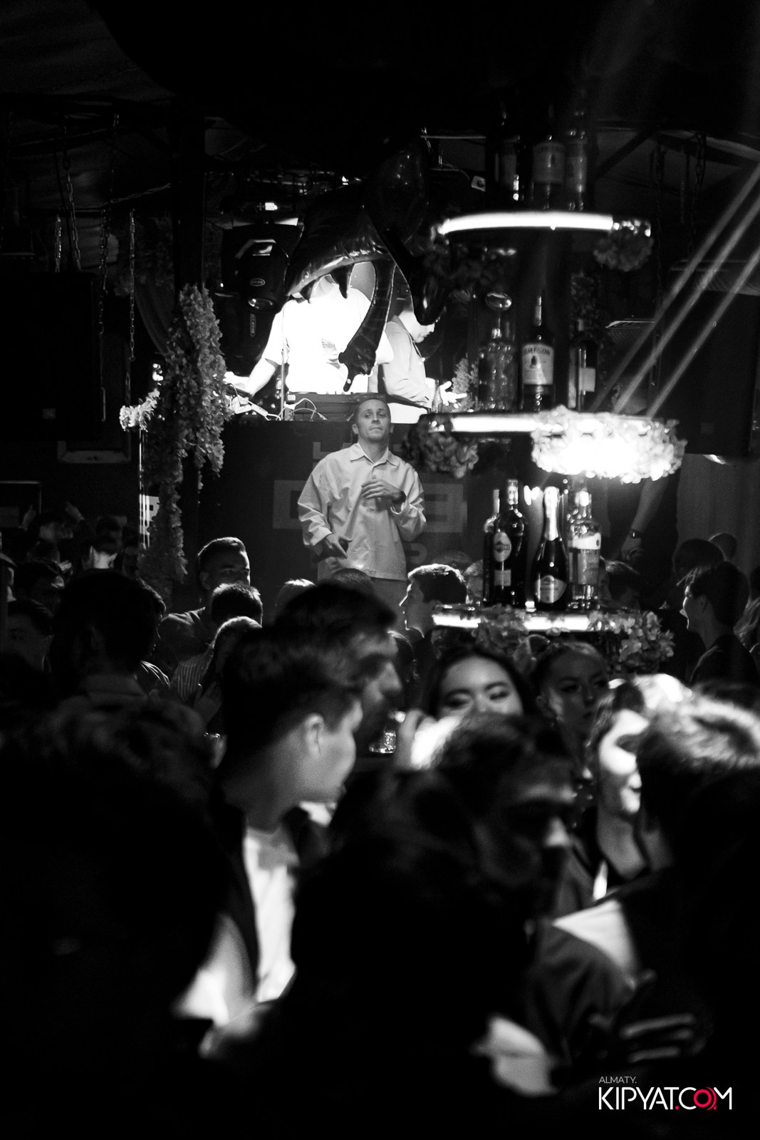 UYAT EMES BAR. КИПЯТКОМ АЛМАТЫ!