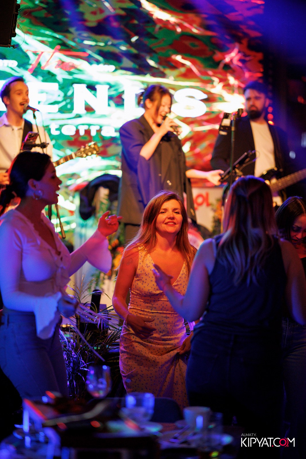 FRIENDS BAR & TERRACE. КИПЯТКОМ АЛМАТЫ! Фотосъемка мероприятий в Алматы