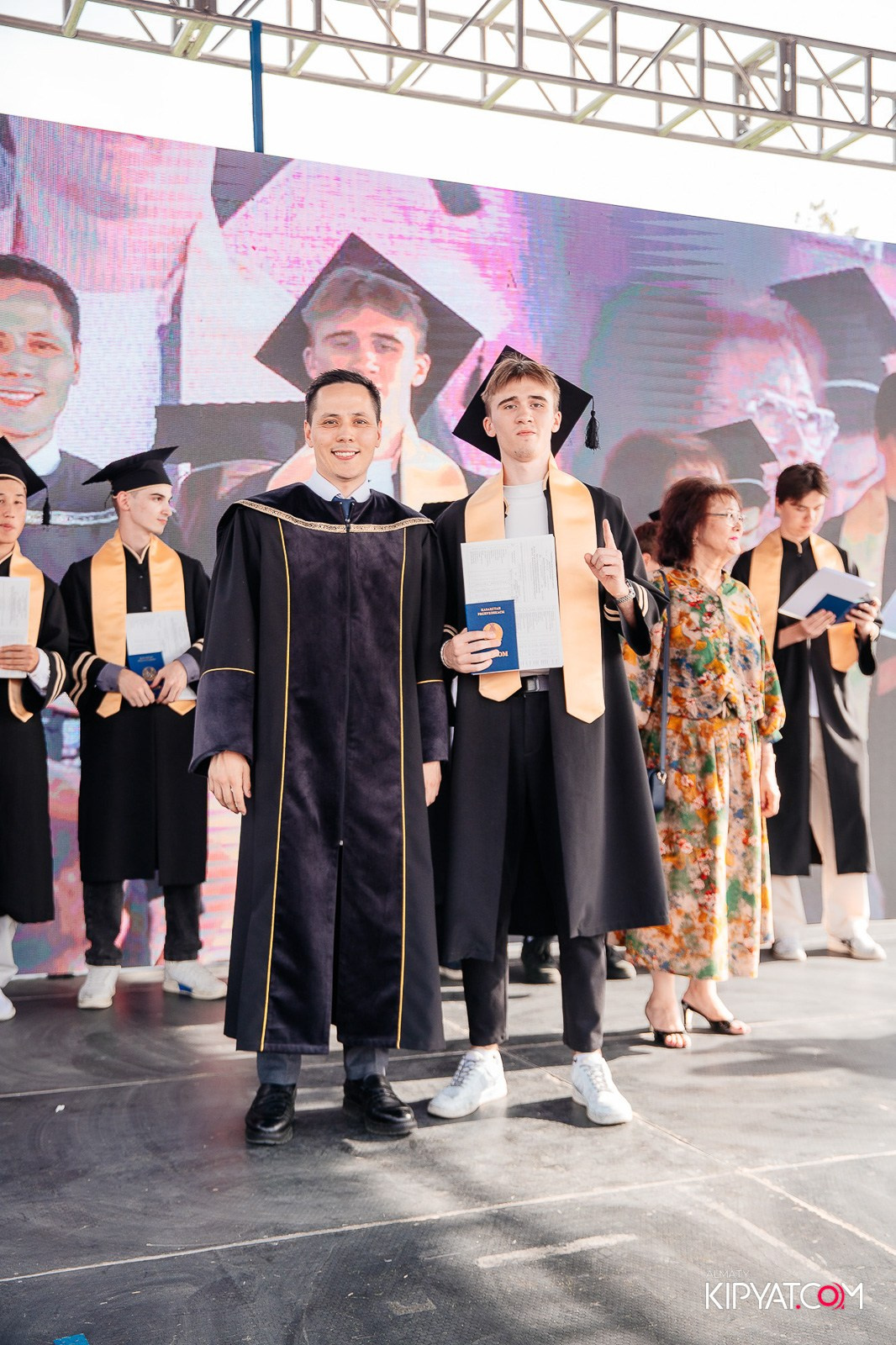 ВРУЧЕНИЕ ДИПЛОМОВ — НАРХОЗ КОЛЛЕДЖ. Part 3. КИПЯТКОМ АЛМАТЫ!