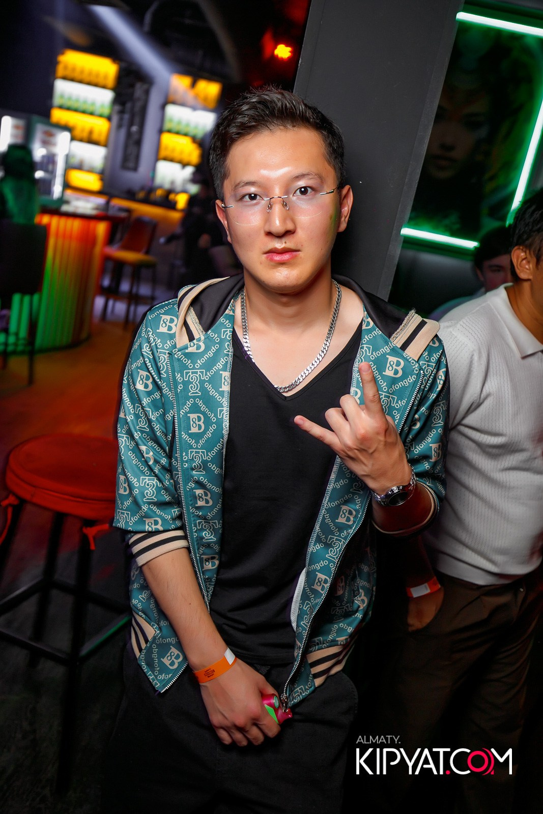 UYAT EMES BAR. КИПЯТКОМ АЛМАТЫ!