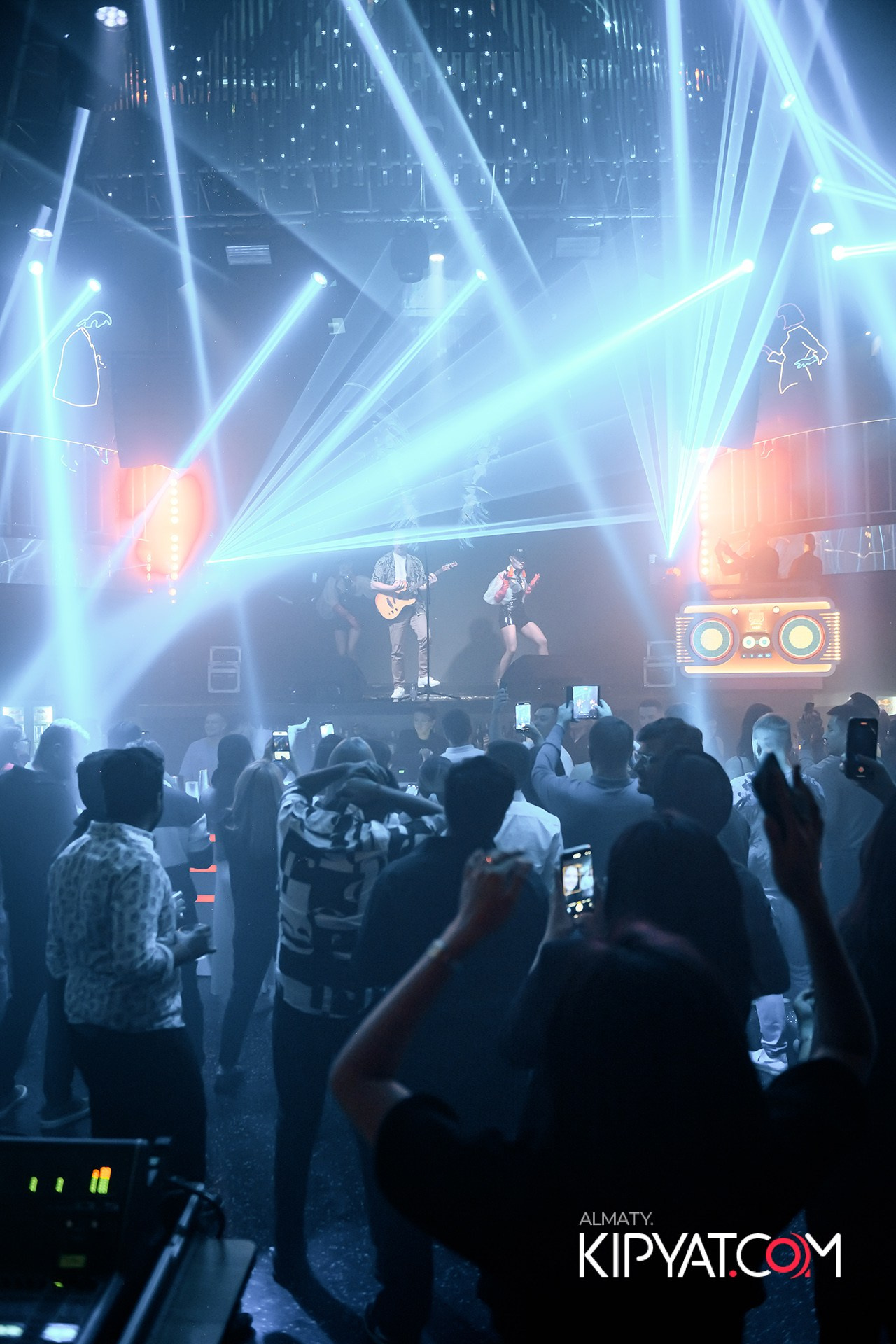 SANTA BARBARA ВЫСТУПЛЕНИЕ ГРУППЫ БРАТЬЯ ГРИММ. КИПЯТКОМ АЛМАТЫ!