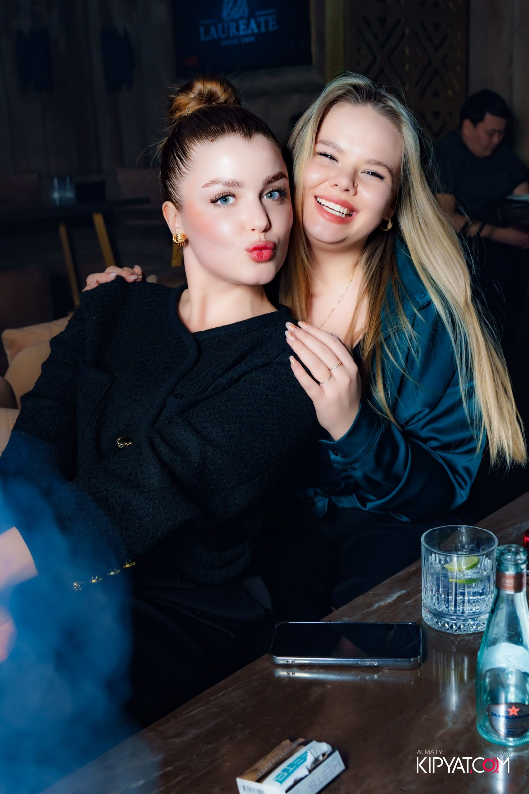 LAUREATE KARAOKE HALL. КИПЯТКОМ АЛМАТЫ!