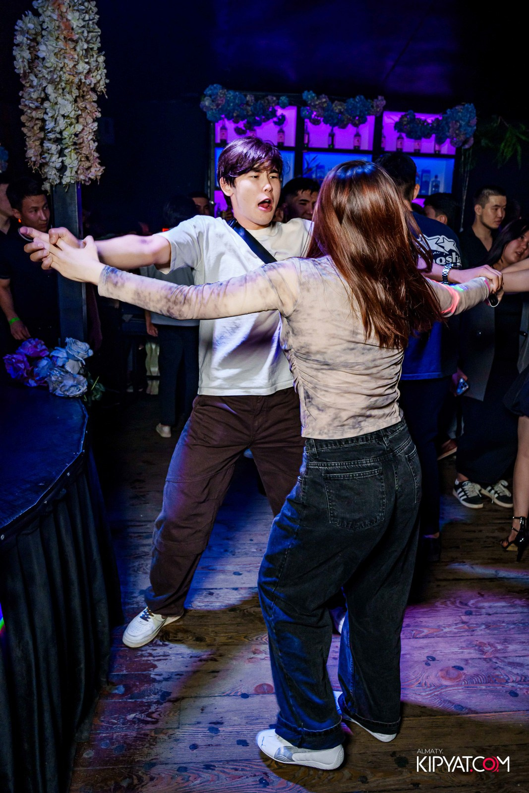 UYAT EMES BAR. КИПЯТКОМ АЛМАТЫ!