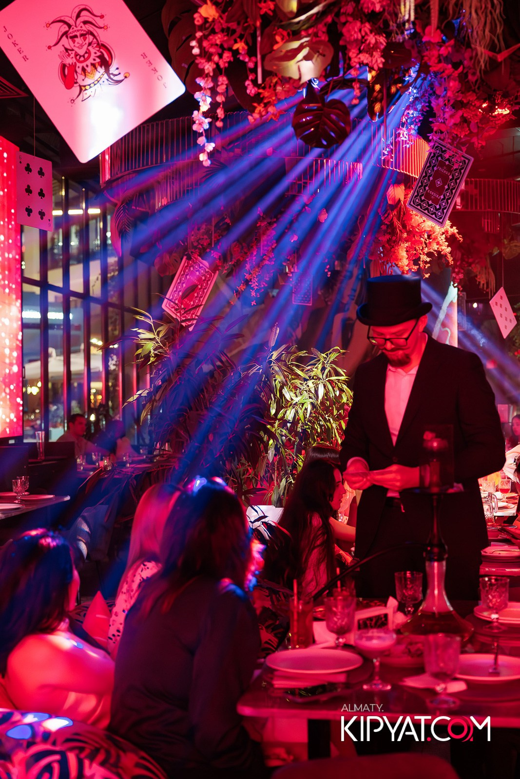 FRIENDS BAR & TERRACE. КИПЯТКОМ АЛМАТЫ!