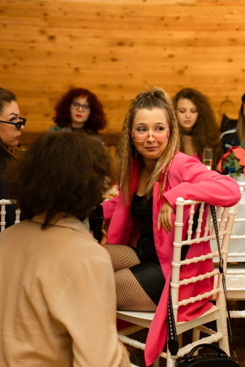 Корпоратив Суши-Рыба в стилистике 90ых. Ведущий мероприятий Илья Копа