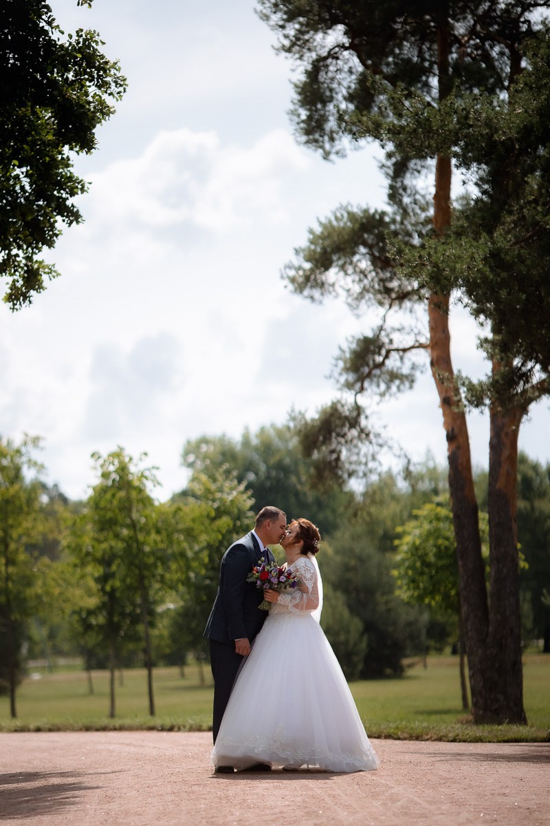 Свадебная фотосессия на улице. Свадебный фотограф в Санкт-Петербурге Антон Владимиров