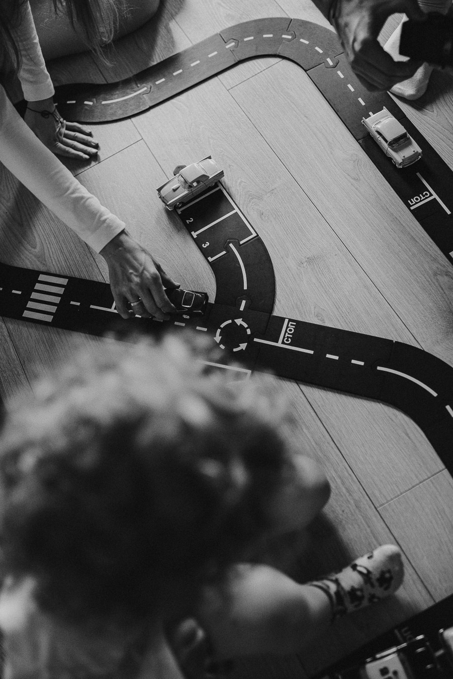 Костя, Яна, Кристина, Леон | дома