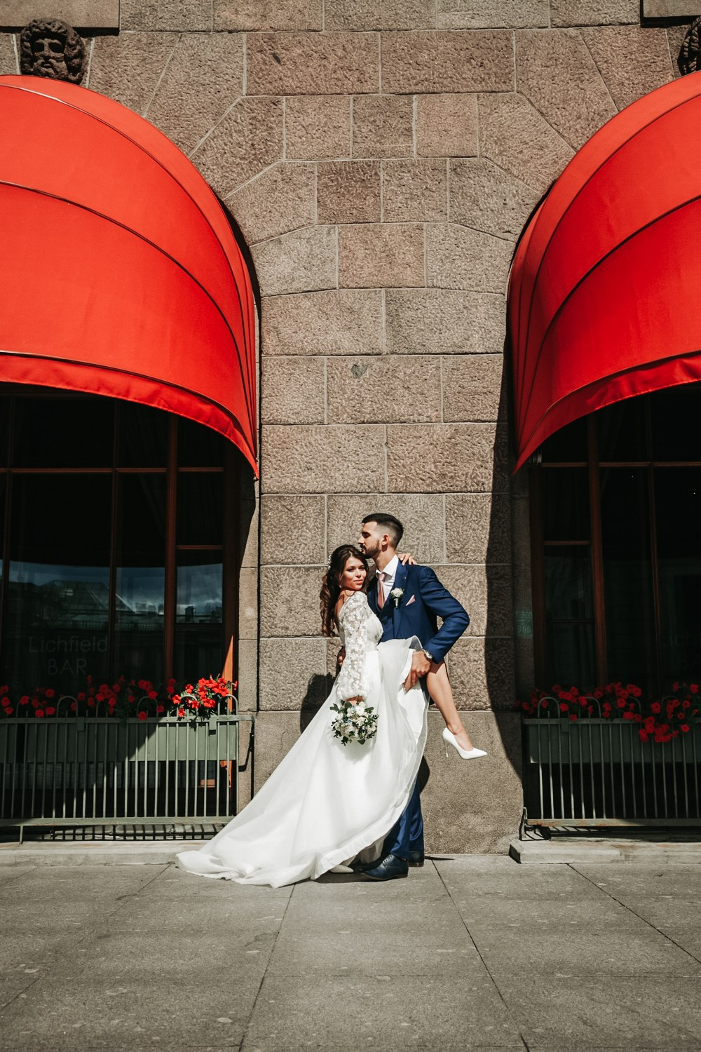 свадебное платье в спб, найти свадебный салон, букет для невесты, хороший ведущий на свадьбу, костюм для жениха, платье для невесты,  подшить свадебное платье, ателье свадебное, фотограф на свадьбу, выпуск, праздник, венчание