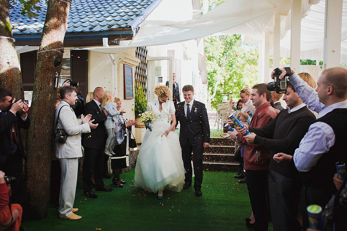 Свадебная прогулка Алекса и Даши. Фотограф крещение венчание в Петербурге! Помогает подобрать храм и посоветовал душевного батюшку в СПб