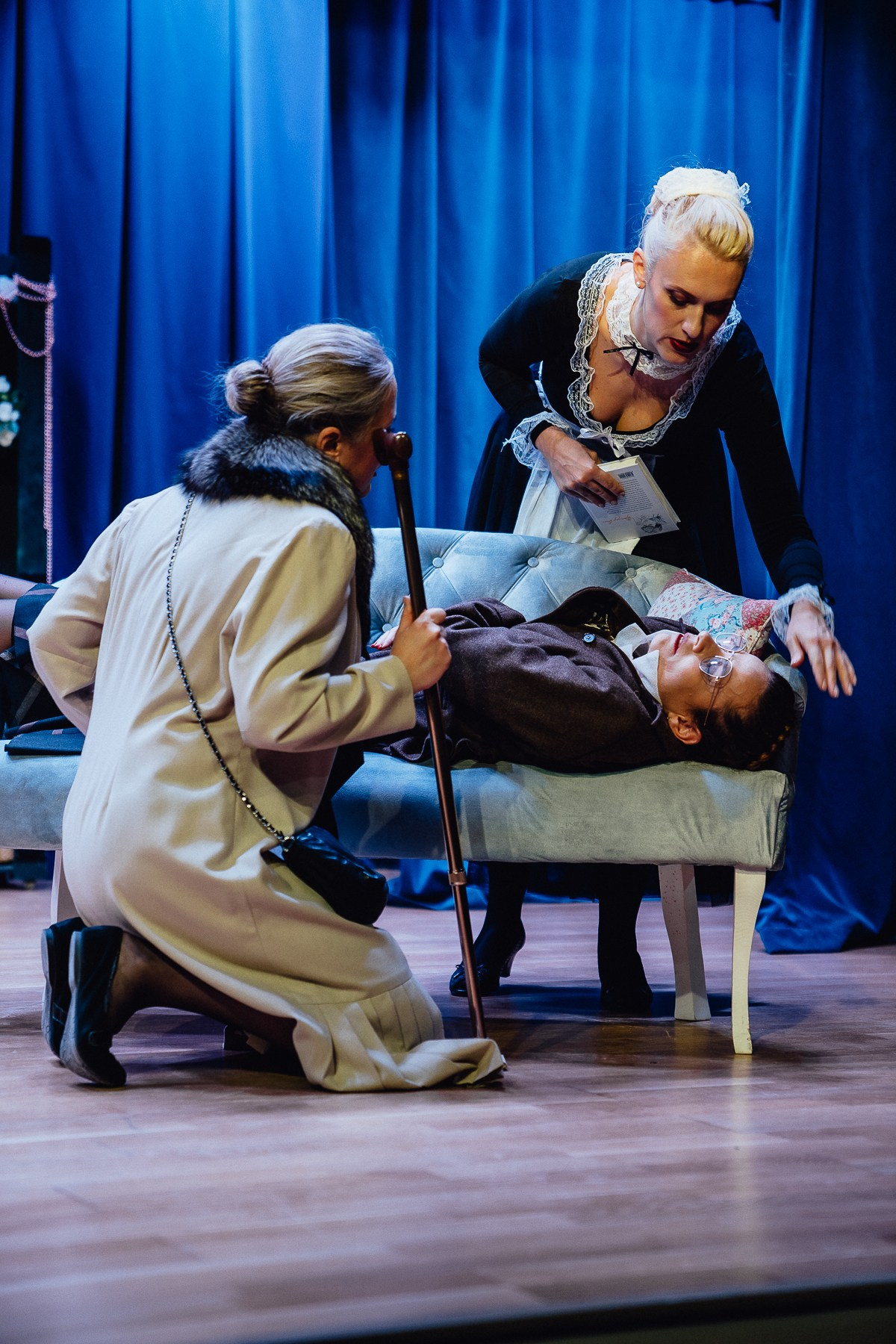 Театр Дом 8 Любящих женщин. Главная