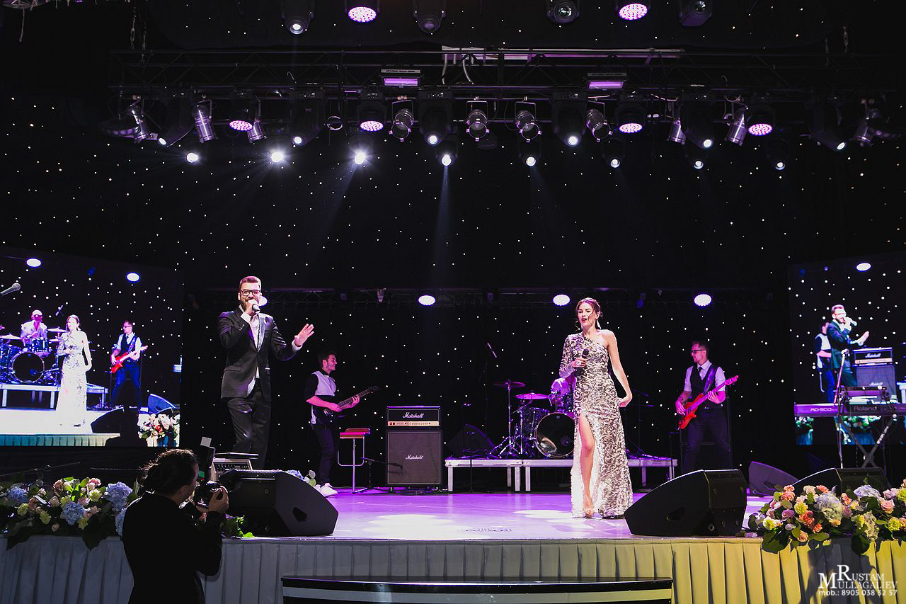 Профессиональный свадебный и семейный фотограф Муллагалиев Рустам, тел.: 89050383257 По мимо свадебной фотосъемки и никахов я так же фотографирую корпоративы, новогодние вечеринки, дни рождения, детские праздники. Занимаюсь так же фотосъемкой юбилеев, мероприятий на открытом воздухе от крупных компаний. Открытие магазинов, торговых центров. 