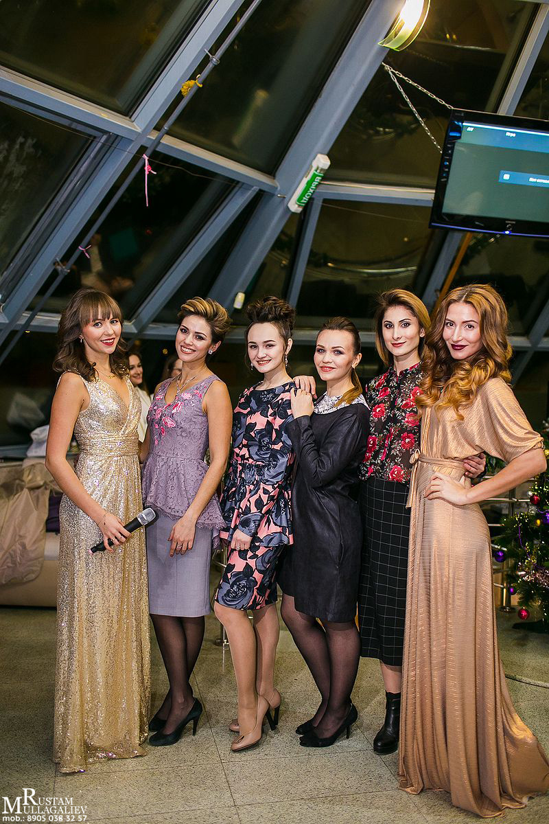 Профессиональный свадебный и семейный фотограф Муллагалиев Рустам, тел.: 89050383257 По мимо свадебной фотосъемки и никахов я так же фотографирую корпоративы, новогодние вечеринки, дни рождения, детские праздники. Занимаюсь так же фотосъемкой юбилеев, мероприятий на открытом воздухе от крупных компаний. Открытие магазинов, торговых центров. 