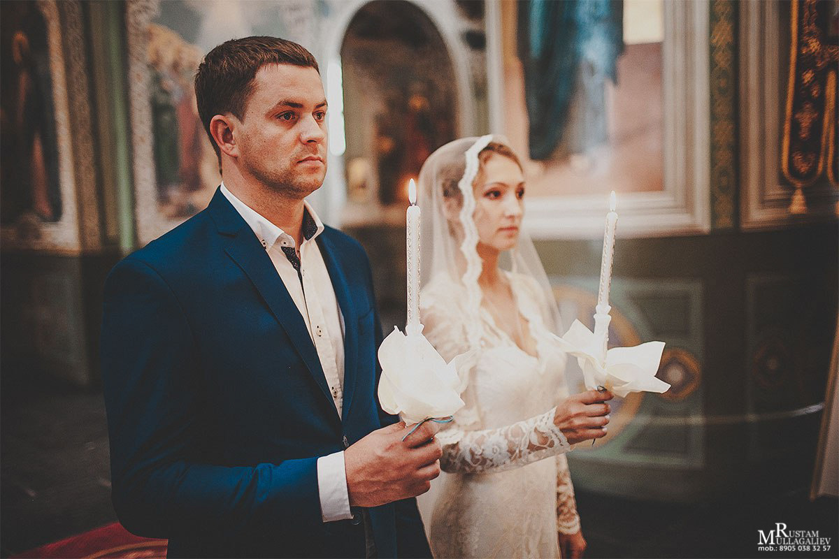 Профессиональный свадебный и семейный фотограф Муллагалиев Рустам, тел.: 89050383257 
Венчание в Казани. Церемония венчания очень необычная фотосъемка. Фотографирую возле церкви и в самой церкви всю церемонию венчания. 